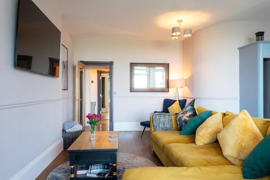 Stylish Beachfront Bolthole With Stunning Sea Views And Luxury Touches Herne Bay Exterior photo