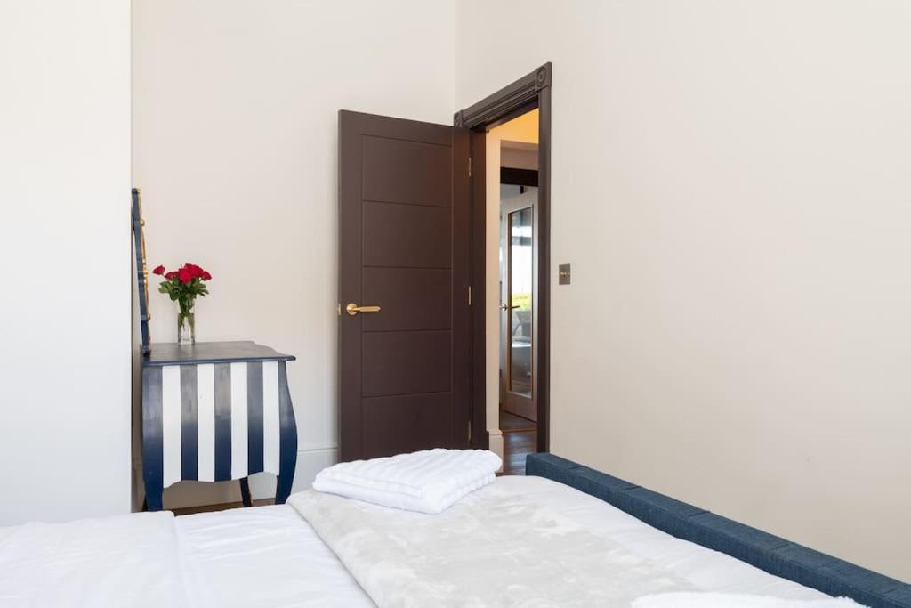 Stylish Beachfront Bolthole With Stunning Sea Views And Luxury Touches Herne Bay Exterior photo