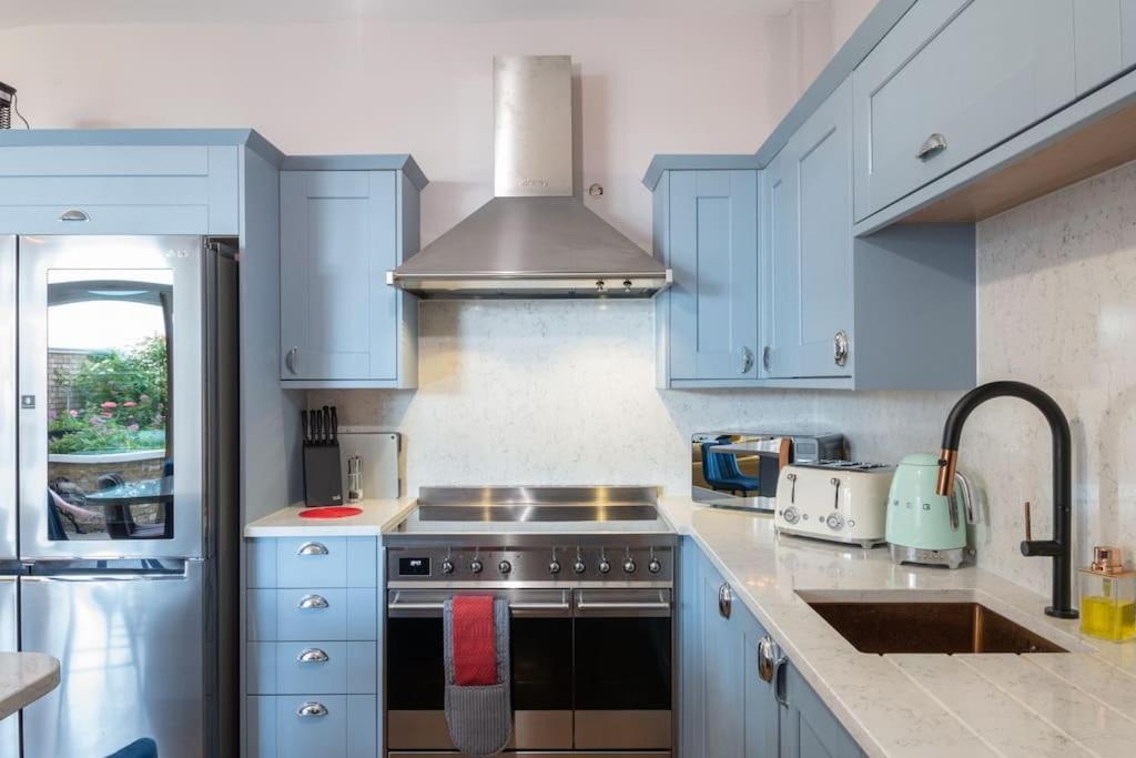 Stylish Beachfront Bolthole With Stunning Sea Views And Luxury Touches Herne Bay Exterior photo